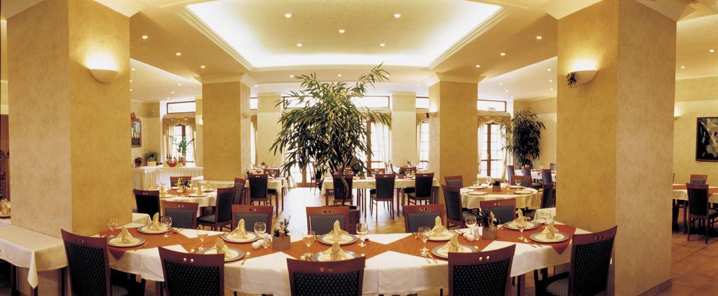 Hasik Hotel Magyarpolany Luaran gambar
