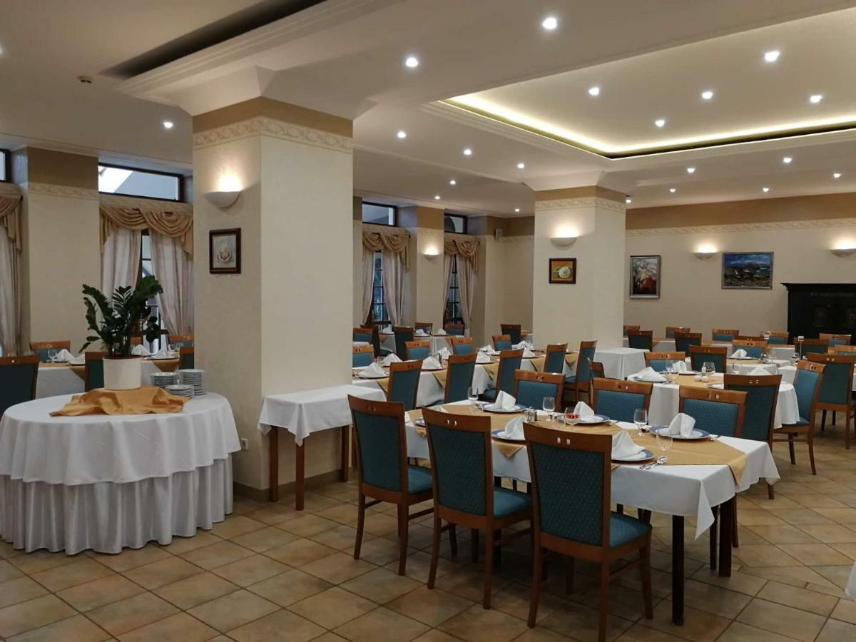 Hasik Hotel Magyarpolany Luaran gambar