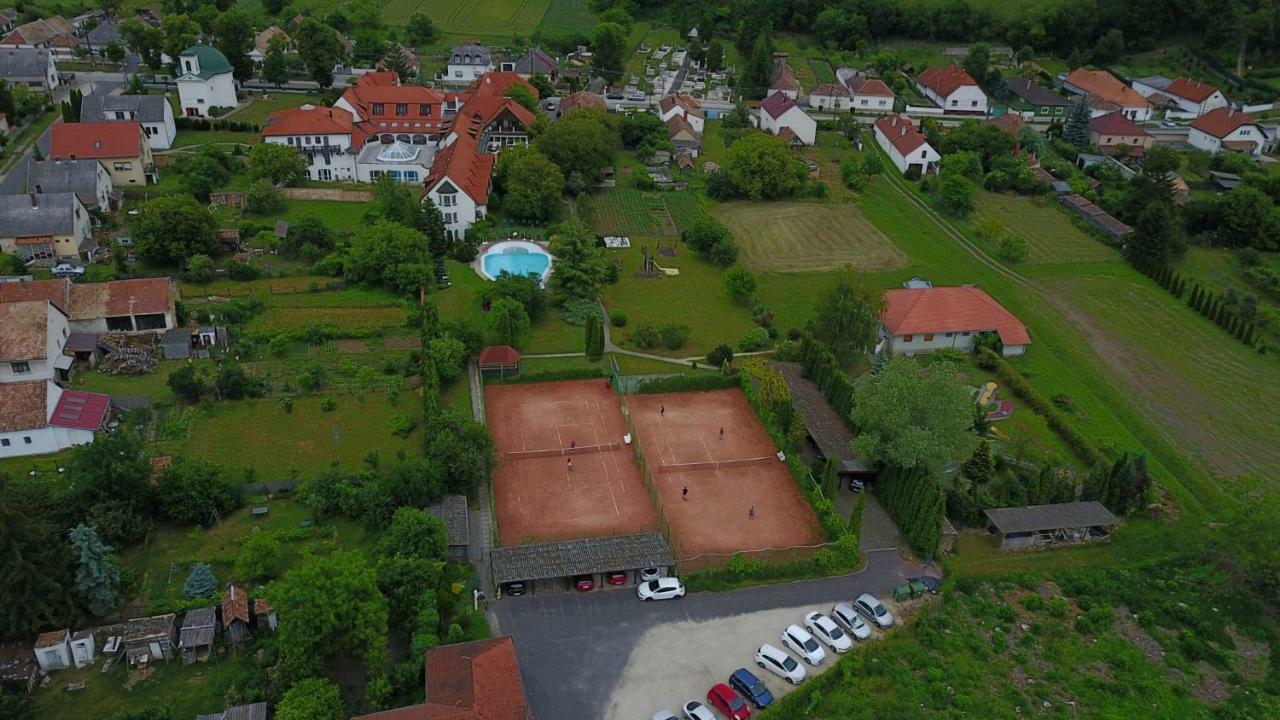 Hasik Hotel Magyarpolany Luaran gambar