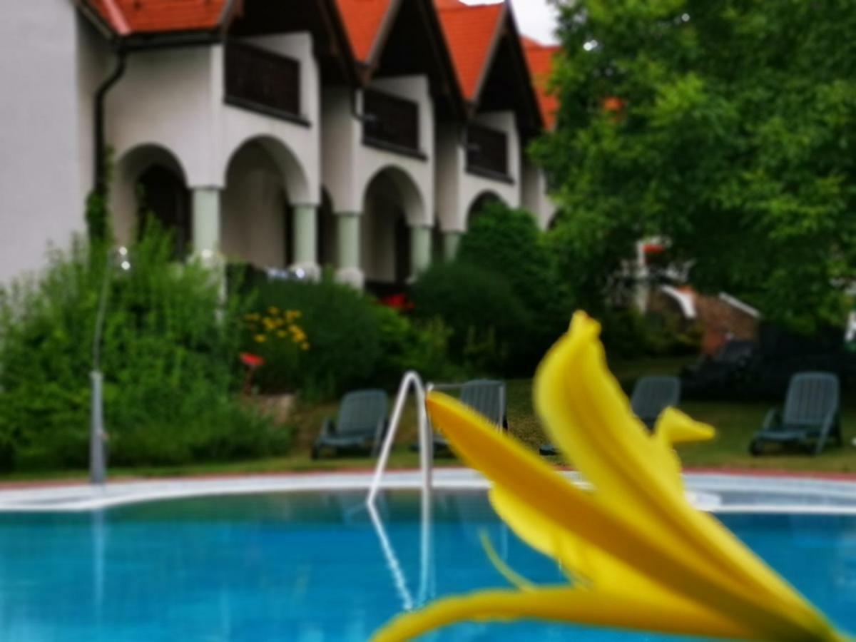 Hasik Hotel Magyarpolany Luaran gambar